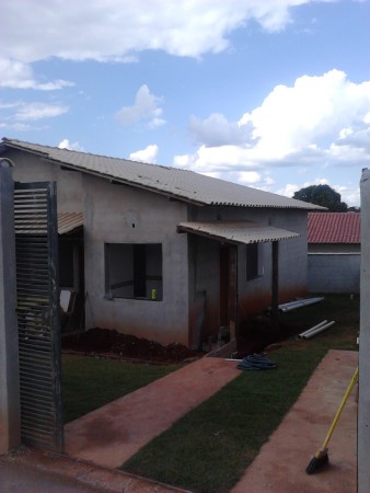 CASA 3 QUARTOS QUINTAL E GARAGEM
